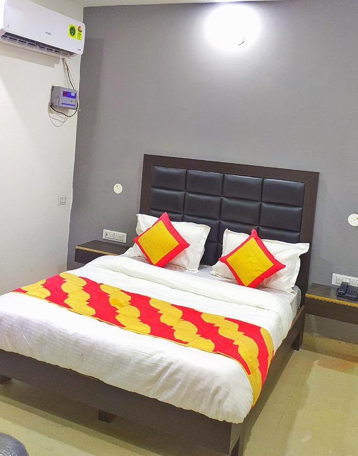 Hotel Red Snapper Couple Friendly At West Delhi New Delhi Exterior photo