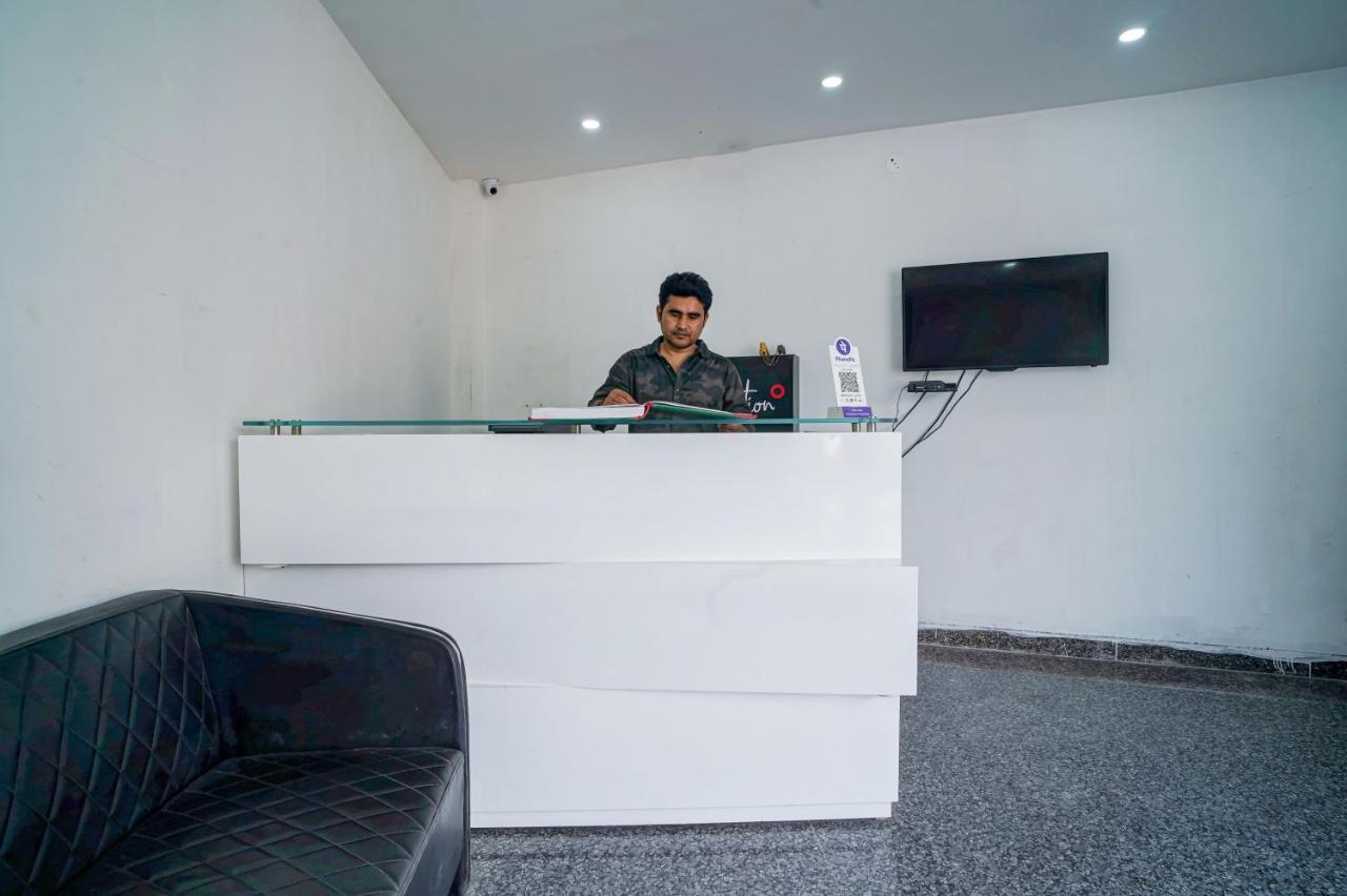 Hotel Red Snapper Couple Friendly At West Delhi New Delhi Exterior photo