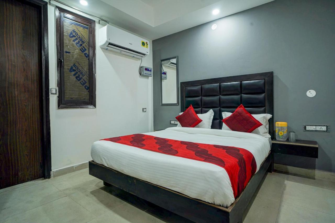 Hotel Red Snapper Couple Friendly At West Delhi New Delhi Exterior photo