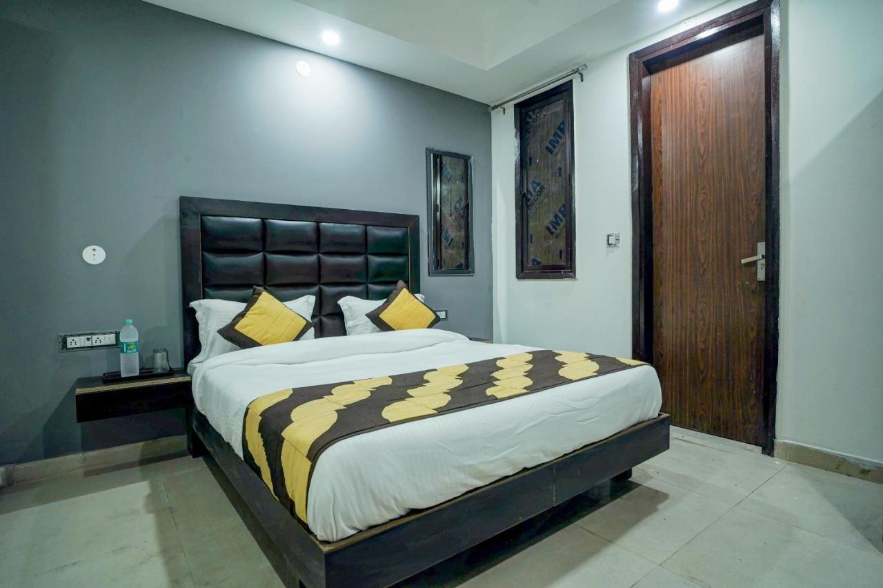 Hotel Red Snapper Couple Friendly At West Delhi New Delhi Exterior photo