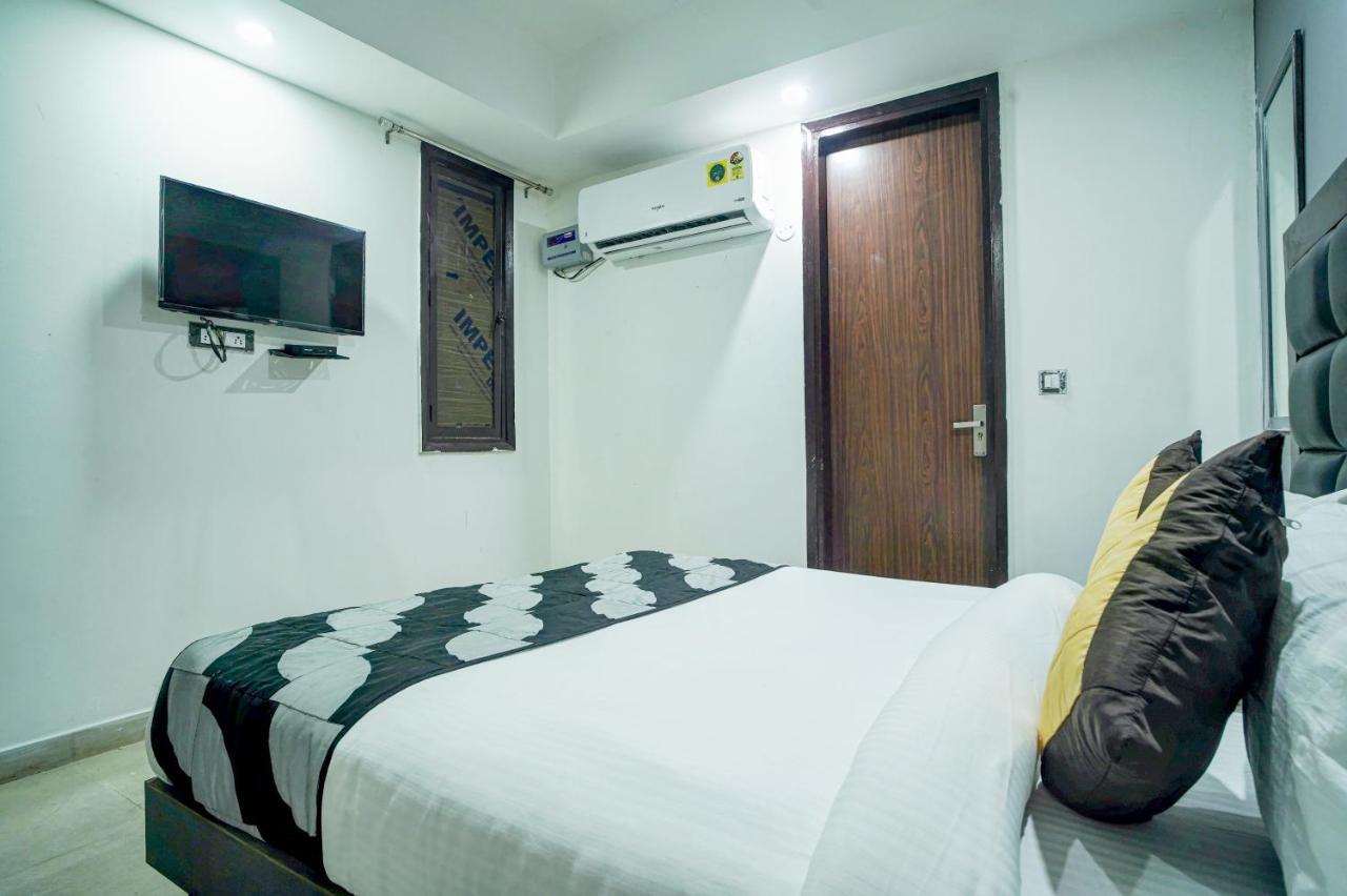 Hotel Red Snapper Couple Friendly At West Delhi New Delhi Exterior photo