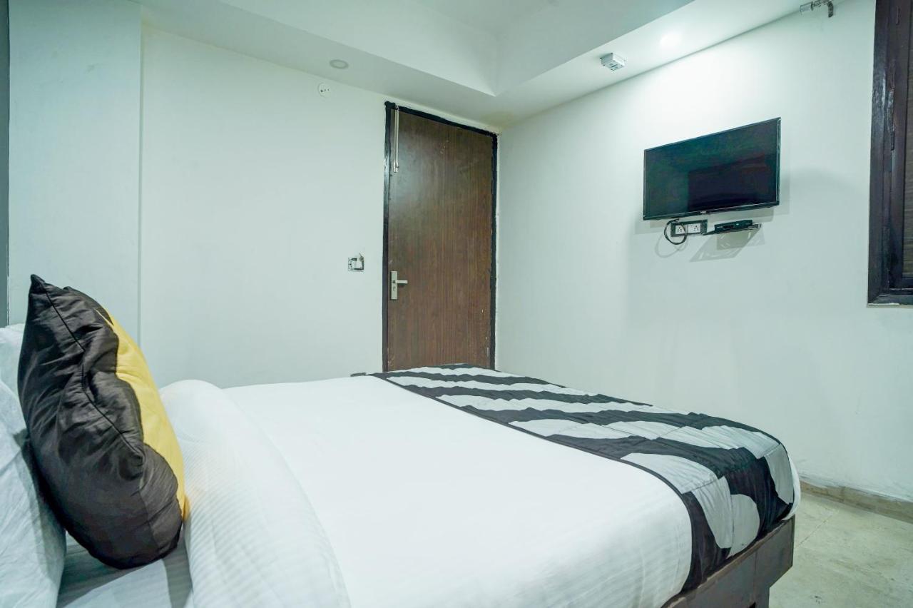 Hotel Red Snapper Couple Friendly At West Delhi New Delhi Exterior photo