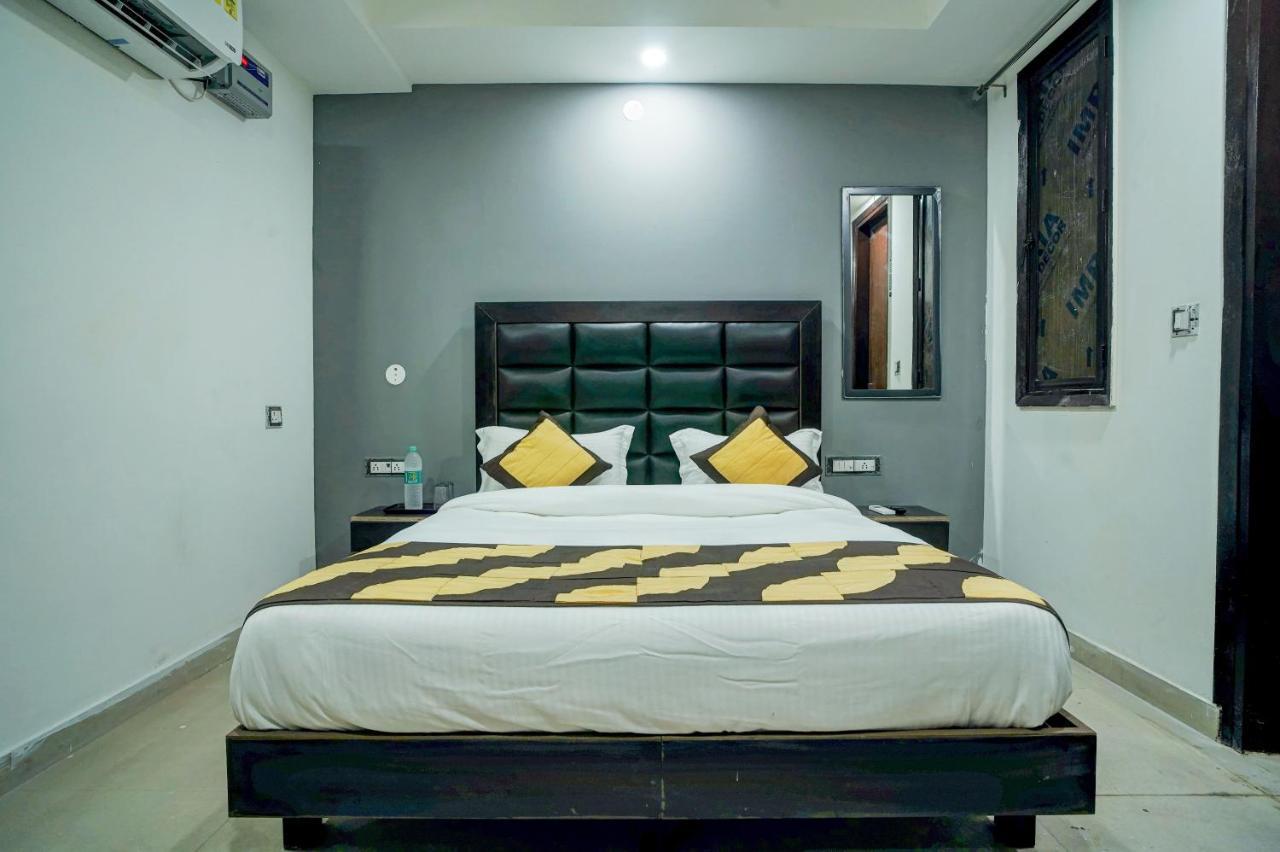 Hotel Red Snapper Couple Friendly At West Delhi New Delhi Exterior photo