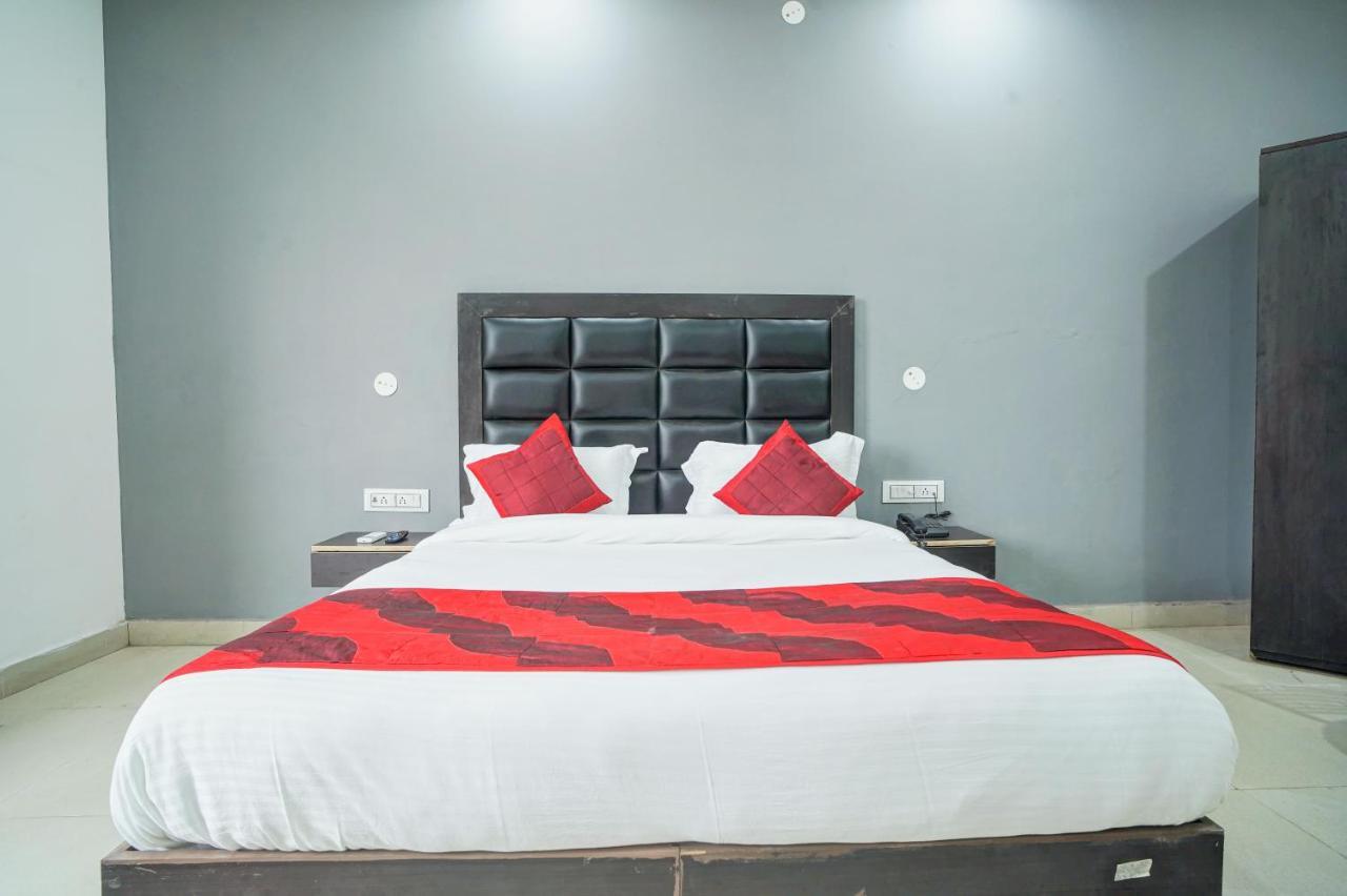 Hotel Red Snapper Couple Friendly At West Delhi New Delhi Exterior photo