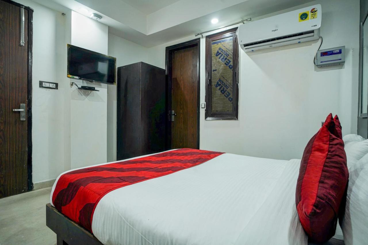 Hotel Red Snapper Couple Friendly At West Delhi New Delhi Exterior photo