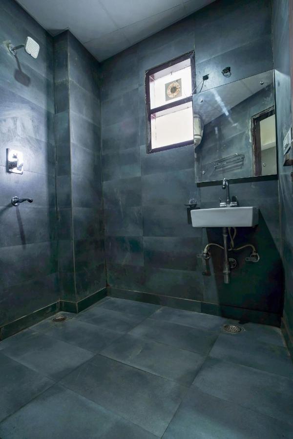 Hotel Red Snapper Couple Friendly At West Delhi New Delhi Exterior photo