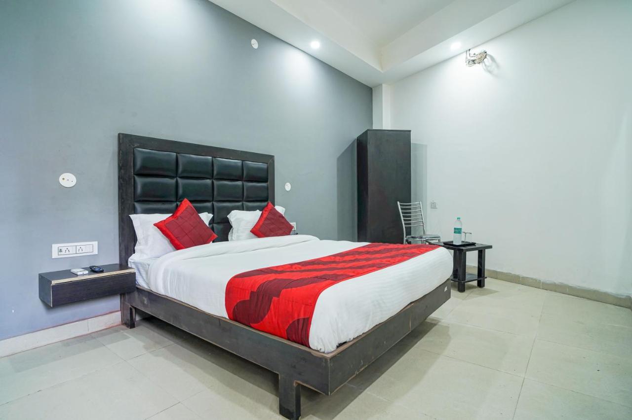 Hotel Red Snapper Couple Friendly At West Delhi New Delhi Exterior photo